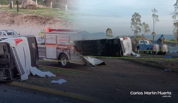 Volcadura Texcoco Vuelca autobús en Texcoco, reportan un poblano muerto y 12 heridos