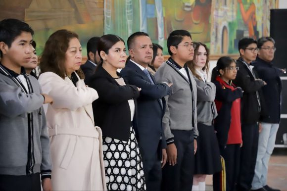 Encabeza Mundo Tlatehui ceremonia cívica del mes de Julio en San Andrés Cholula