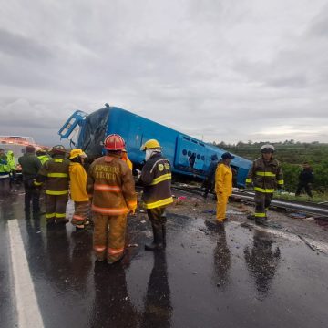 Continúan hospitalizadas siete persona tras accidente en la autopista Puebla-Atlixco