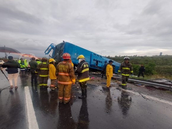 Continúan hospitalizadas siete persona tras accidente en la autopista Puebla-Atlixco
