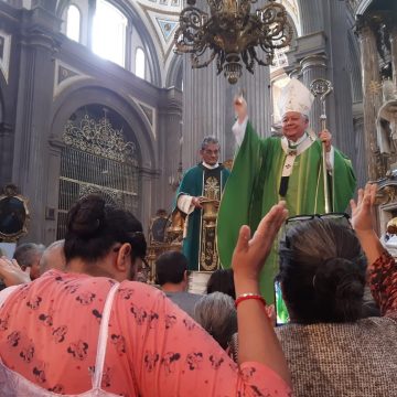 Arzobispo de Puebla pide por el descanso de Carlos Navarro Corro
