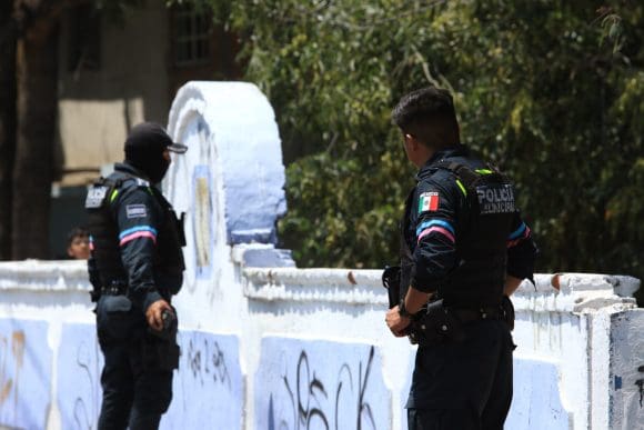 cadaver-barranca-627349 Detienen a 2 hombres que golpearon a un policía y después lo amagaron con una arma