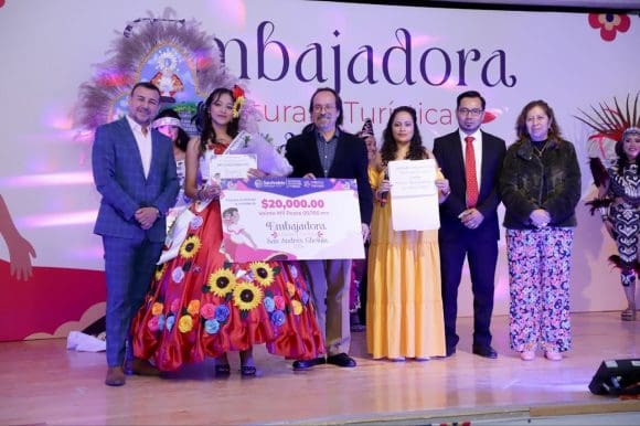 Premian a la embajadora cultural y turística de San Andrés Cholula