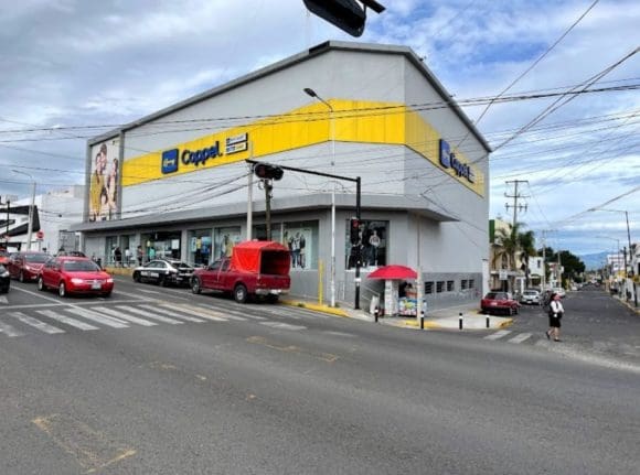 Frustran asalto en Coppel de la 16, el ladrón se llevó 2 celulares