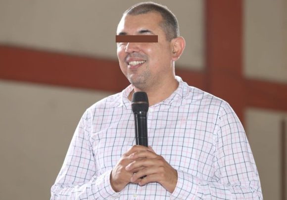 Alcalde de Huehuetla Puebla, Rafael N se paseaba con más de medio millón de pesos