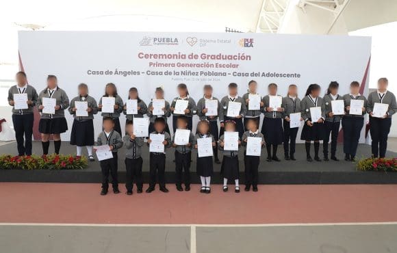 Gradúa SEDIF a estudiantes bajo su custodia; niveles básico y medio superior
