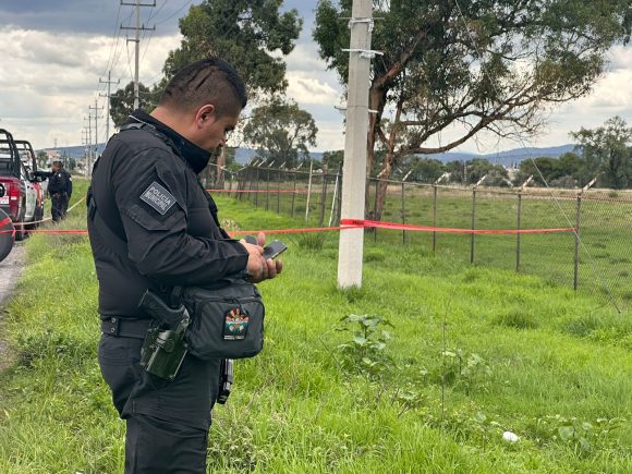 Localizan cuerpo maniatado y con mensaje en Texmelucan