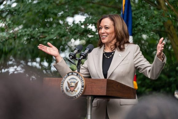 Kamala Harris confirma que quiere ser candidata