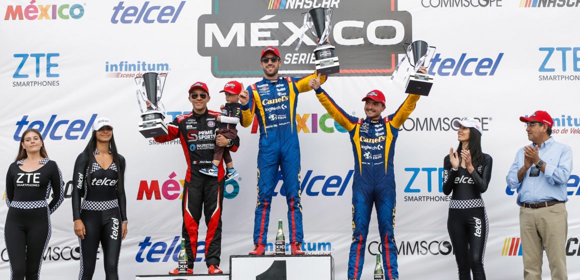 Premia Sergio Salomón a triunfadores de Nascar México Series