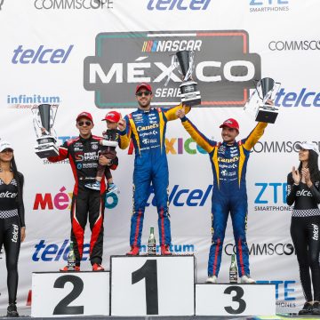 Premia Sergio Salomón a triunfadores de Nascar México Series