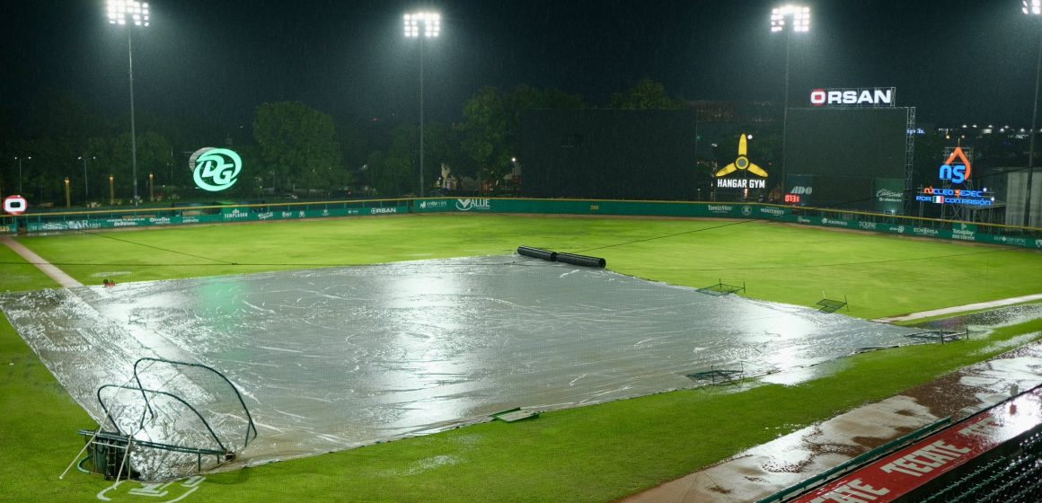 La lluvia se dio cita en el Centenario y el primer juego de la serie entre Olmecas y Pericos fue pospuesto