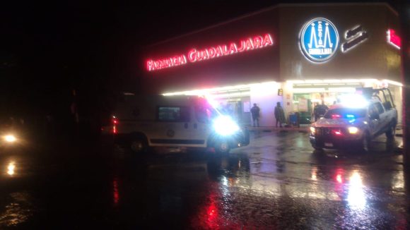 Asaltantes y matan a empleada de una farmacia en Uruapan