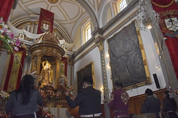 Creyentes festejan a la virgen del Carmen