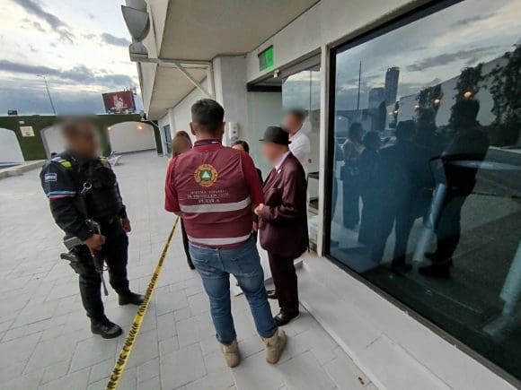 Niña muere ahogada en alberca del Holliday Inn La Noria