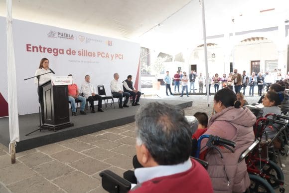 Entrega Gaby Bonilla 133 sillas para personas con parálisis cerebral