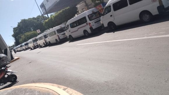 Transportistas de Izúcar y la mixteca hacen paro; exigen alza a la tarifa