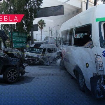 Choque entre camioneta y Línea Periférico deja siete heridos