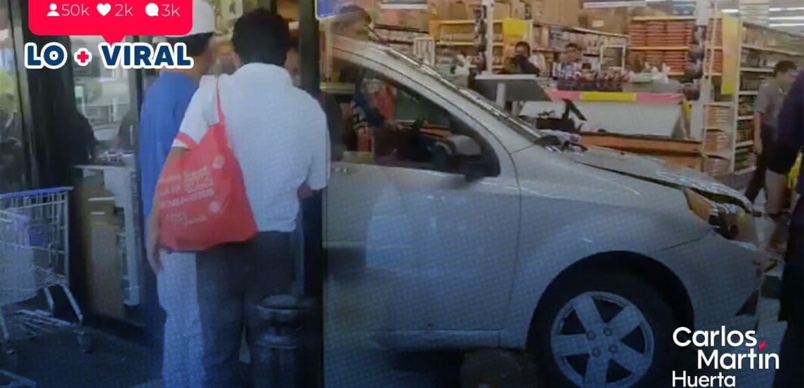 (VIDEO) Conductora se mete con todo y carro a supermercado en Coyoacán