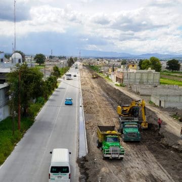 Avanza la construcción del par vial del camino a Moyotzingo