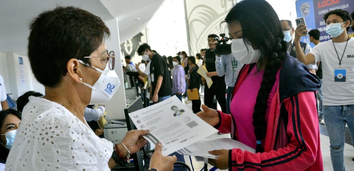 La rectora Lilia Cedillo da la bienvenida a estudiantes del nivel medio superior que se suman a la BUAP