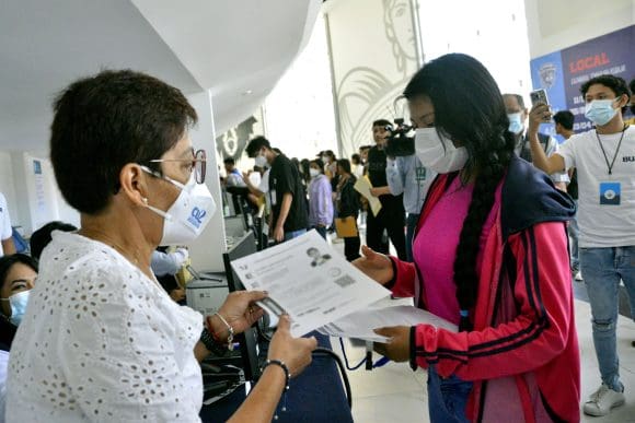 La rectora Lilia Cedillo da la bienvenida a estudiantes del nivel medio superior que se suman a la BUAP