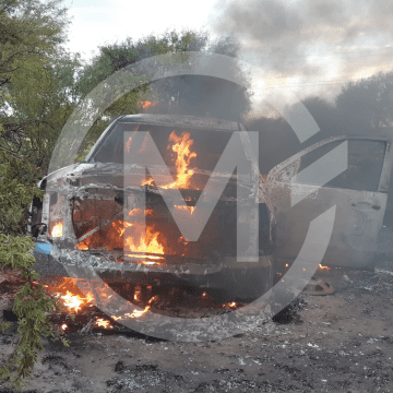 Localizan cuerpo calcinado en la batea de una camioneta en Yehualtepec