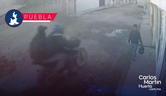 En segundos, asaltan a joven en la colonia Azteca