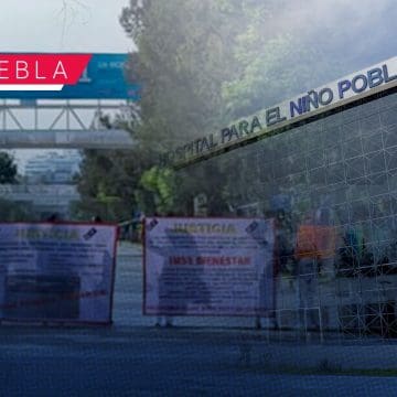 Enfermeras del Hospital del Niño Poblano se manifiestan y cierran el bulevar; piden mejora laboral