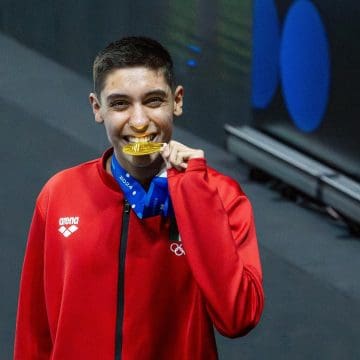 Diego Villalobos es campeón mundial en natación artística