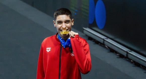 Diego Villalobos es campeón mundial en natación artística