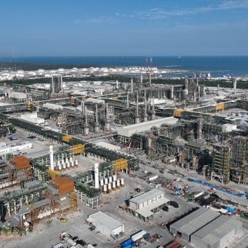 Incendio en refinería Olmeca fue controlado y opera con normalidad: Pemex