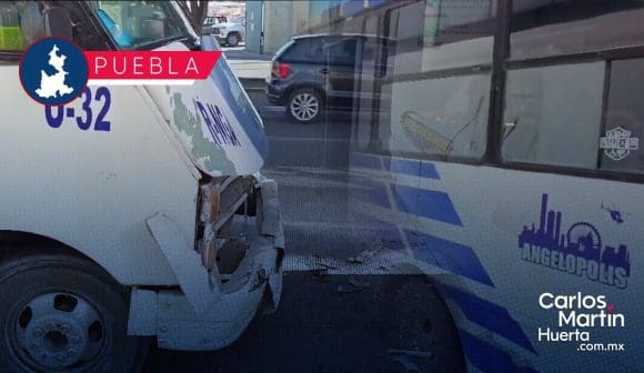 Ruta Angelópolis choca contra 2 camiones por ganarles el pasaje en la 16 de Septiembre