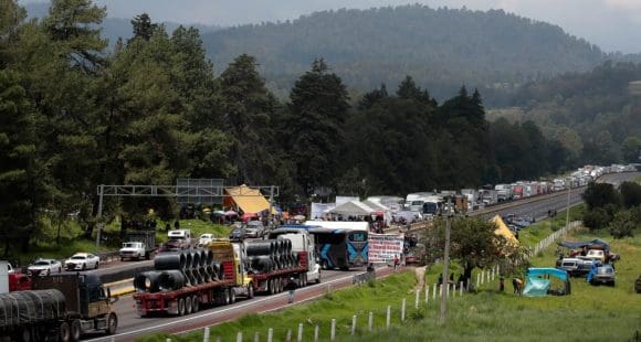 Se cumplen 30 horas del desinterés para solucionar el bloqueo de la Puebla – México