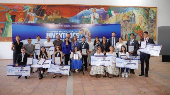 Entregan el premio municipal de las juventudes en San Andrés Cholula