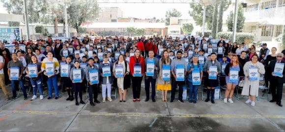 Inicia entrega de 13 mil kits escolares en San Andrés Cholula