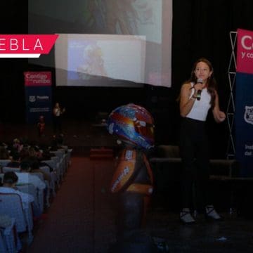 Sol Díaz presenta a jóvenes poblanos conferencia ‘Al éxito le gusta la velocidad’