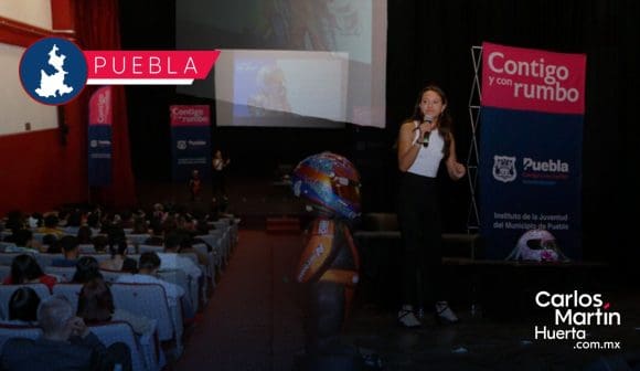 Sol Díaz presenta a jóvenes poblanos conferencia ‘Al éxito le gusta la velocidad’