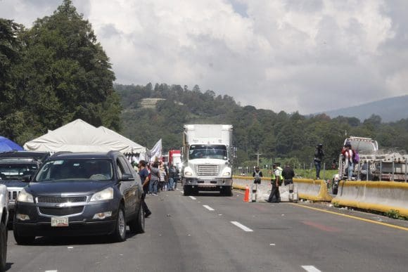 Abren un carril de la autopista México-Puebla de manera permanente