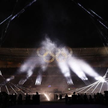 Gran espectáculo de luces durante la clausura de la Justa Olímpica