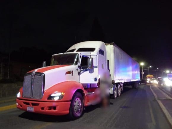 Detienen a dos sujetos tras robar tráiler en San Andrés Cholula
