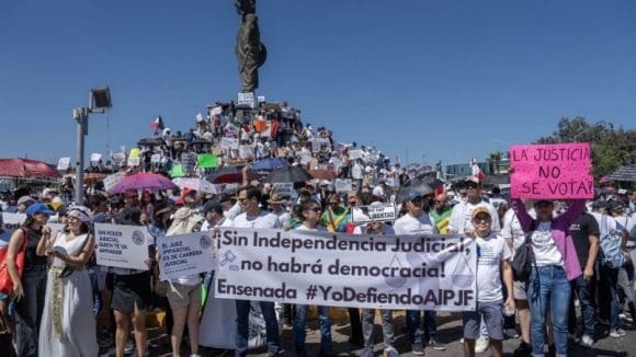 Marchan en diferentes entidades contra reforma judicial