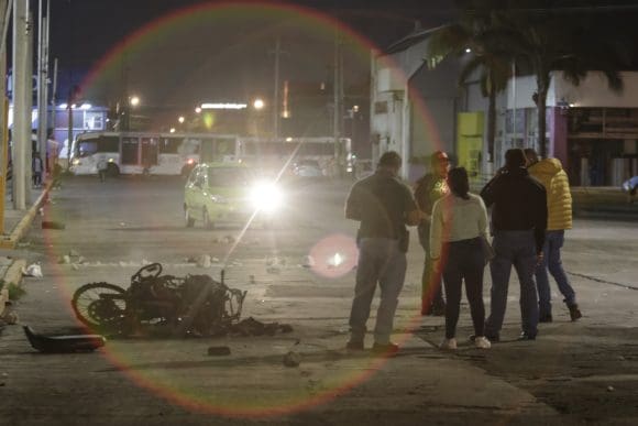 Se investiga riña entre policías e integrantes de la 28 de Octubre