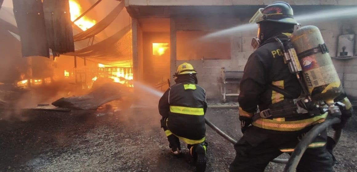 Incendio de cuatro autotanques de hidrocarburo en Santa Clara Ocoyucan