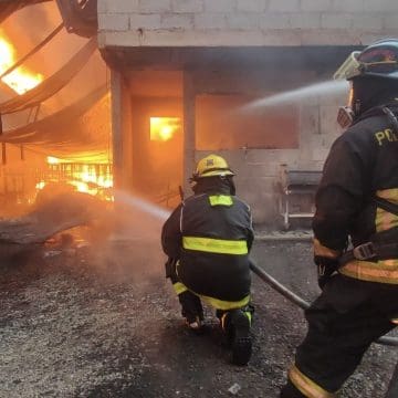 Incendio de cuatro autotanques de hidrocarburo en Santa Clara Ocoyucan