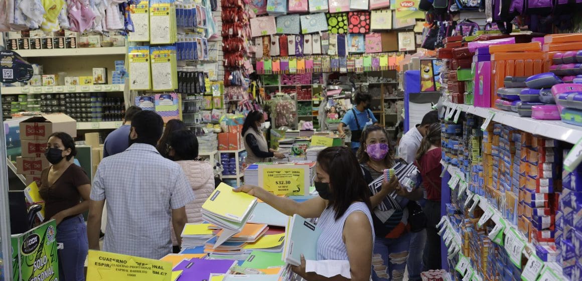 Feria de regreso a clases en Tehuacán