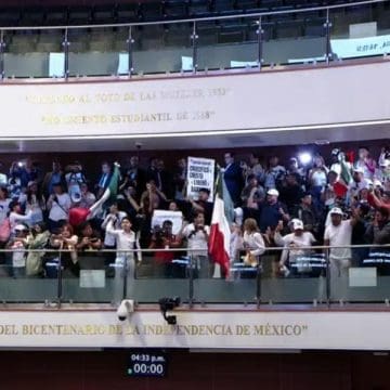 Irrumpen manifestantes en el Senado durante debate de la Reforma Judicial