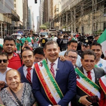 Armenta es aclamado como el Gobernador del Pueblo por migrantes en Nueva York