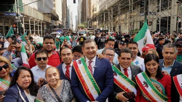 Armenta es aclamado como el Gobernador del Pueblo por migrantes en Nueva York