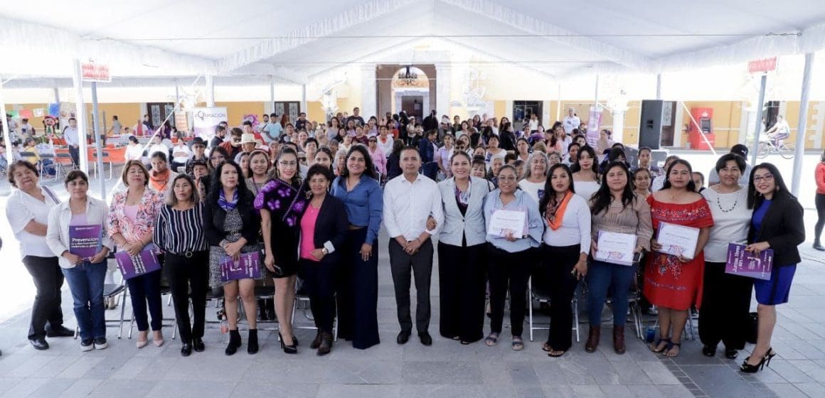 Mundo Tlatehui sostiene encuentro con emprendedoras de San Andrés Cholula