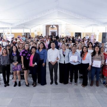 Mundo Tlatehui sostiene encuentro con emprendedoras de San Andrés Cholula